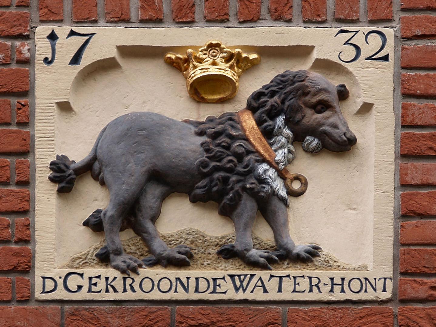 The crowned dog of Amsterdam